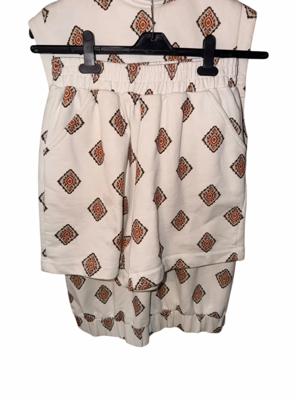 Iorane Cream High-Waist Printed Shorts with Matching Sleeveless Jacket - Picture 5 of 8
